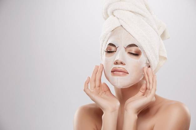 latest breaking, 10 Best Womens Skincare, pretty, girl, with, skincare