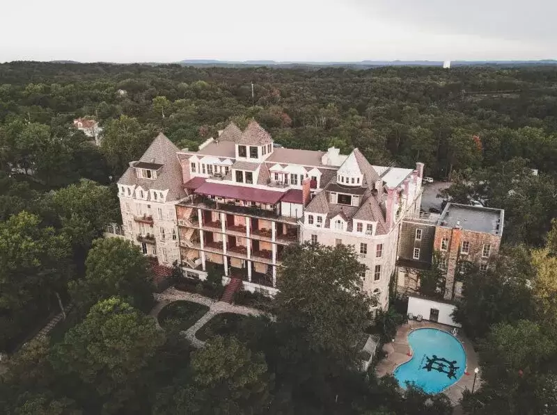 latest breaking, haunted,crescent, hotel